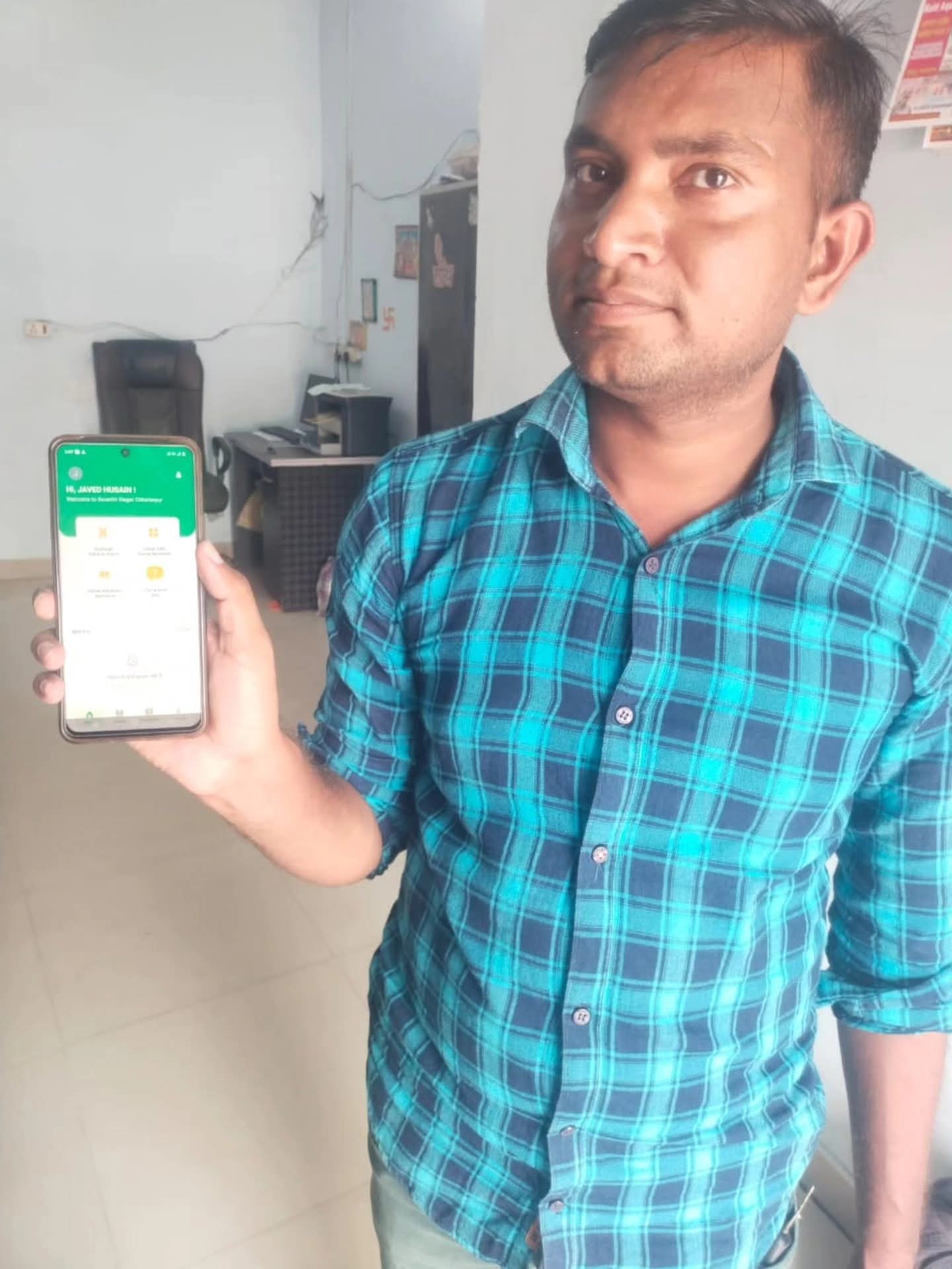 Community leader applauding Swachh Nagar